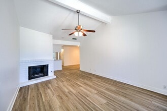 Building Photo - 109 Hoxsie Ct
