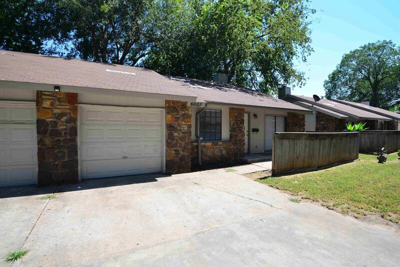 Primary Photo - 6009 S Quincy Ave