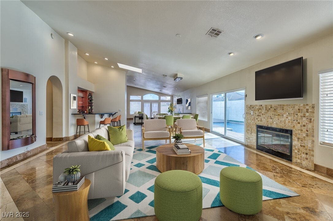 Foto principal - 8129 Pacific Cove Dr