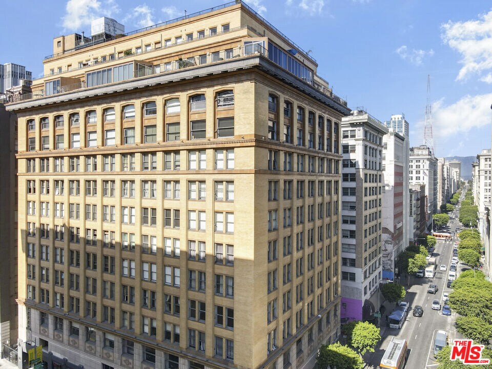 Foto principal - 215 W 7th St