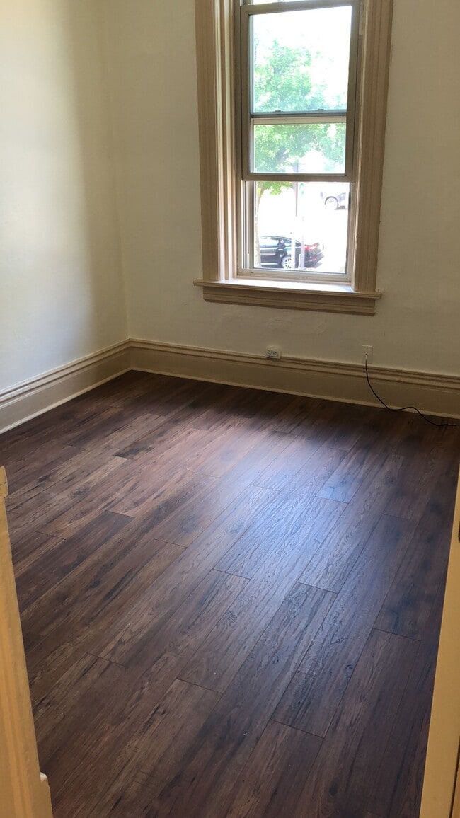 Dormitorio 2 - 207 W Gorham St