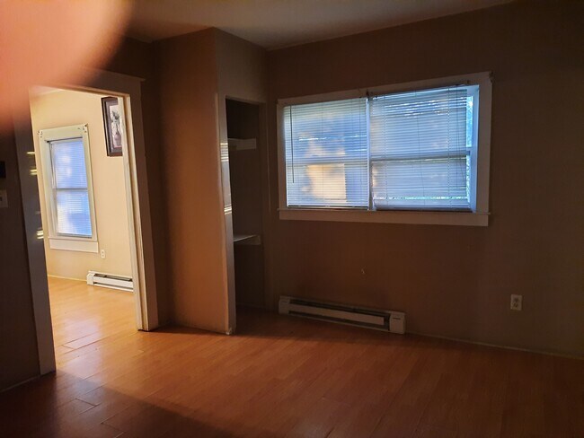 Building Photo - 1351 Delwood Dr SW