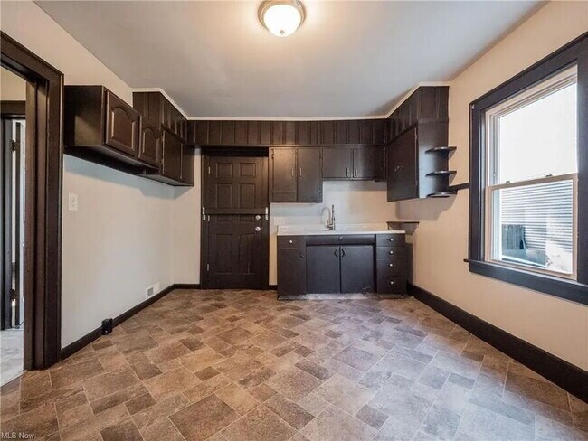 Foto del edificio - 2179 W 106th St