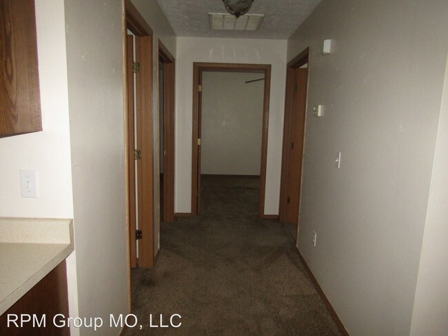 Building Photo - 5591 N Brown Ln