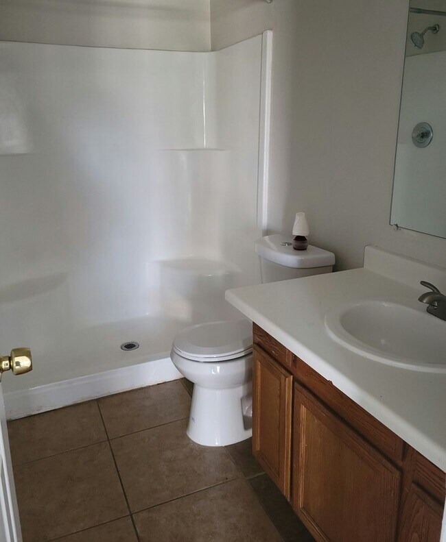 Foto del edificio - Clean 2 Bed 2 Bath Town home with private yard in Central Phoenix! Gated Community! Move-in Speci...