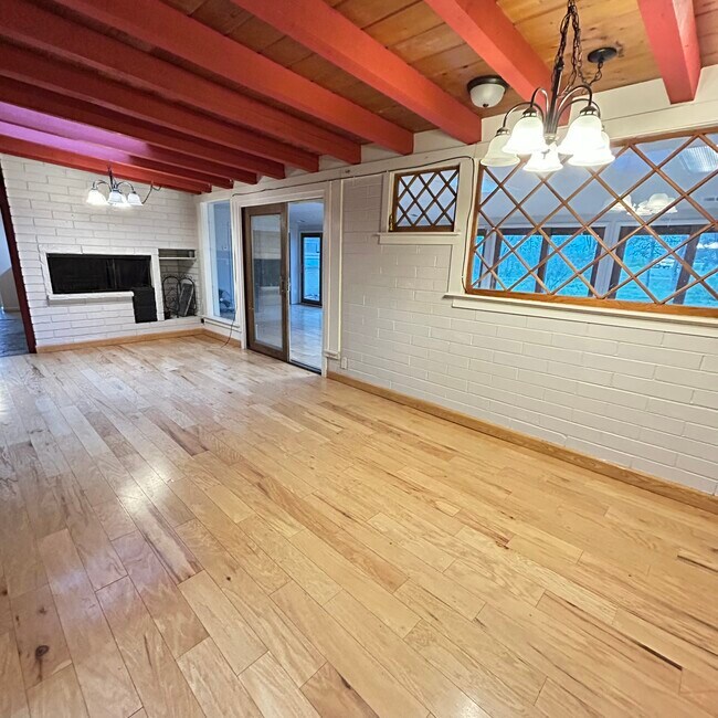 Building Photo - 6211 N College Dr