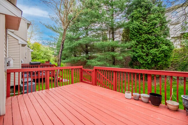 Foto del edificio - 232 Tall Pines Dr
