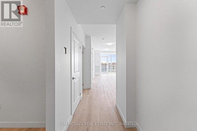 Building Photo - 461 Green Rd