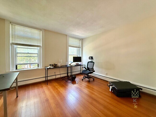 Foto del edificio - 1819 Beacon St