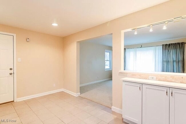 Building Photo - 2961 Archwood Pl