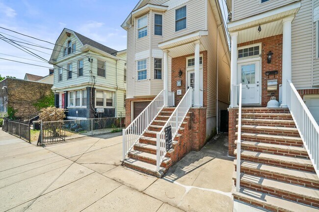 Foto del edificio - 57 Storms Ave