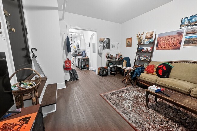 Foto del edificio - Newly Renovated 1 BR in Loyola on Lovely Quiet Block