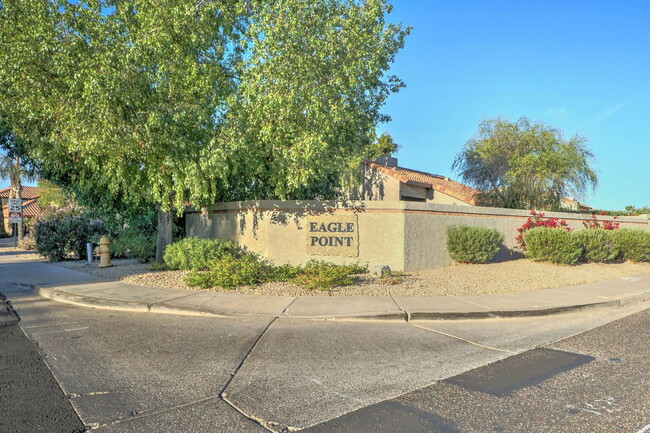Foto del edificio - 8940 E Palm Ridge Dr