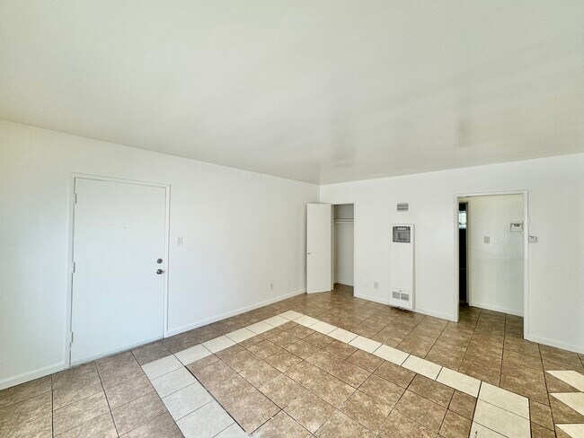 Foto del edificio - 214 E Hazel St