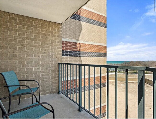 Foto del edificio - 3660 N Lake Shore Dr