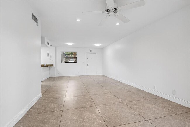 Building Photo - 9150 NW 38th Dr