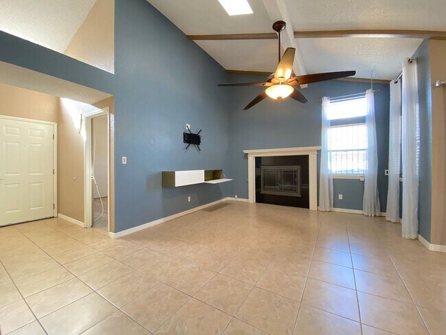 Building Photo - East El Paso 3 bed Refrig A/C