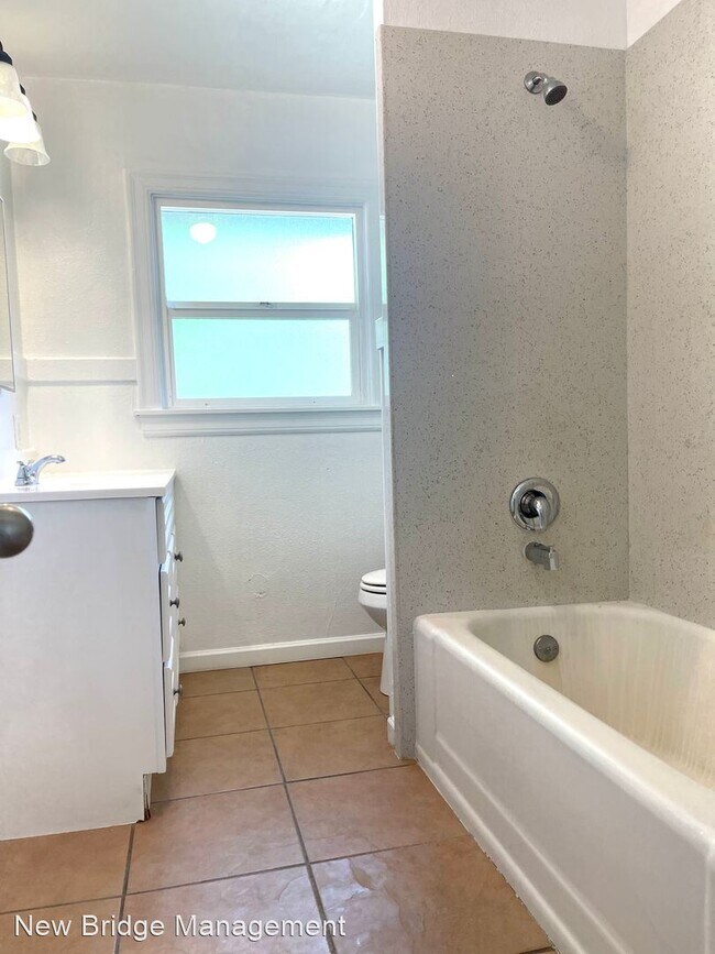 Building Photo - 2 br, 1 bath House - 1501 Fig Ave
