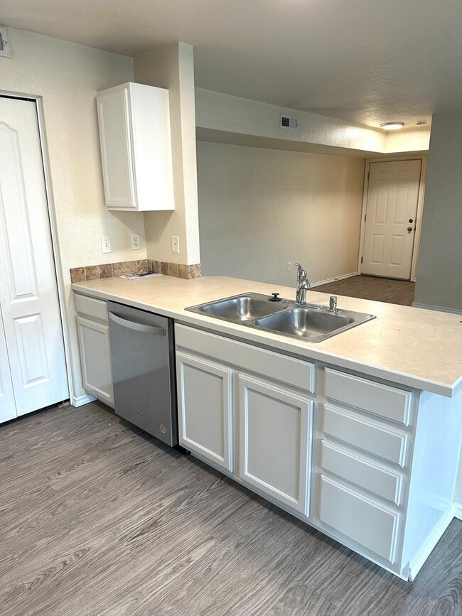 Building Photo - Newly remodeled 2-Bedroom/2-Bath Apartment!