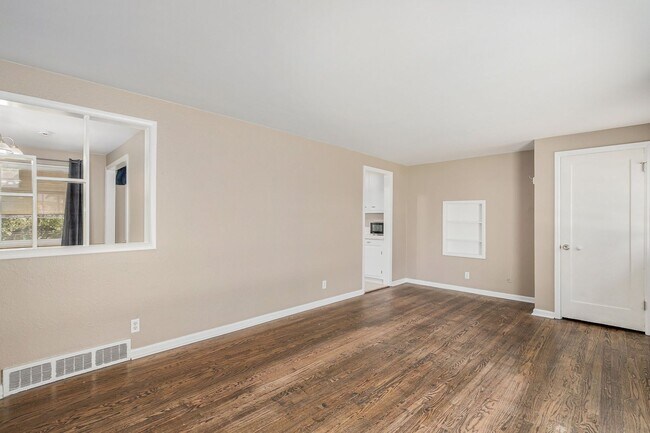 Foto del edificio - Spacious 3 Bed 1 Bath in the heart of Sout...
