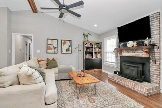 Building Photo - 4227 Deerfield Dr