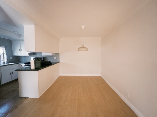 Building Photo - 1236 Wellesley Ave