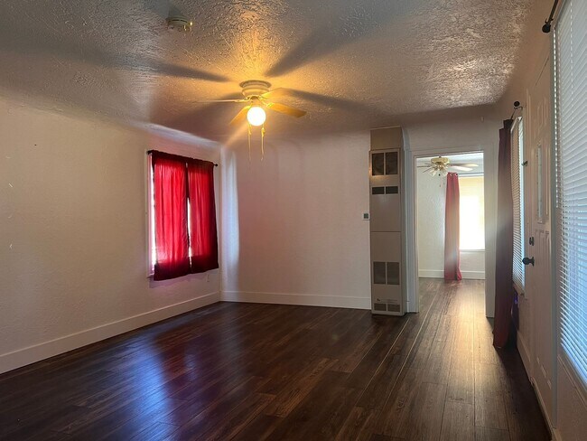 Foto del edificio - 2BD/1BA DUPLEX W/GARAGE &YARD IN LEBANON