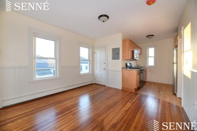 Building Photo - 146 Webster Ave