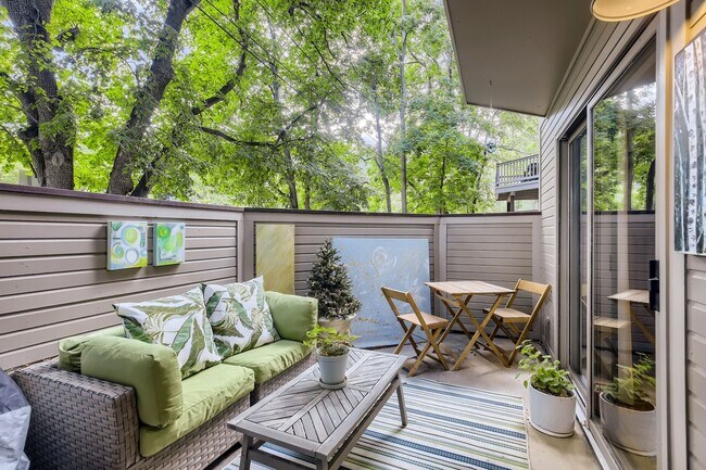 Foto del edificio - Ideal Downtown 1 BDR Close to Shops & Trails