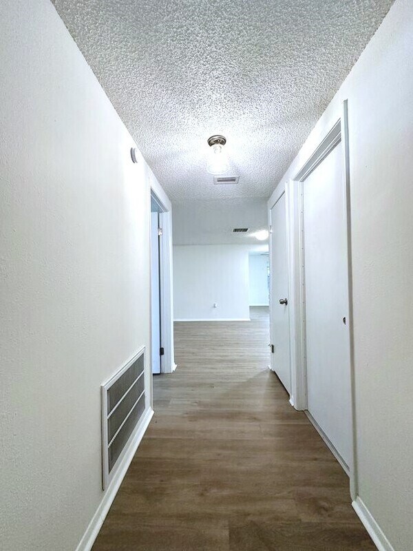 Foto del edificio - 5707 Quist Dr