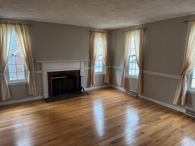 Foto del edificio - 887 Wellman Ave