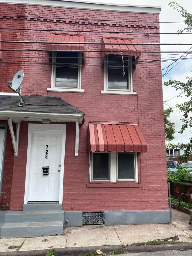 Primary Photo - 723 E Morton St