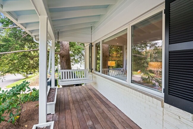 Photo - 5191 Linnean Terrace NW House