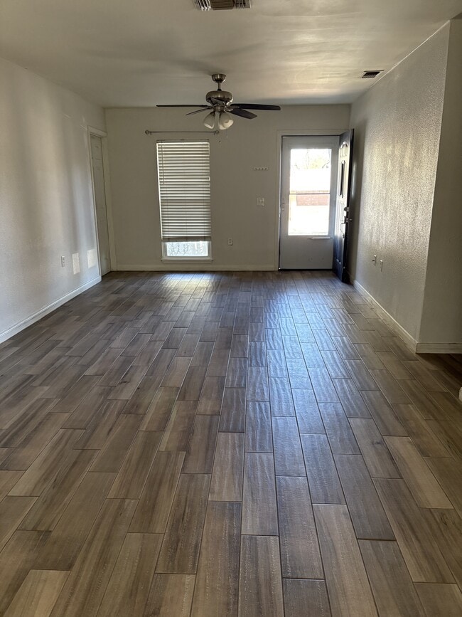 Foto del edificio - 121 N Meadow St