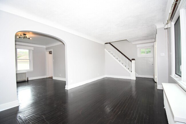 Building Photo - 5918 Haverhill St