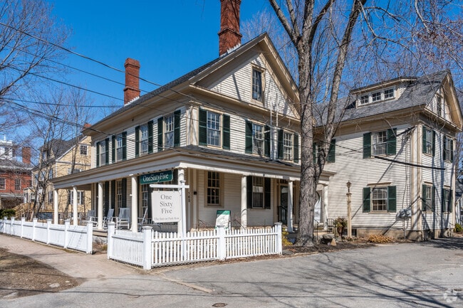 One Sixty Five Inn is the perfect place to stay and catch the vibe of Park Row in Brunswick.