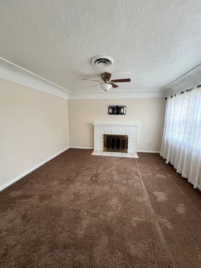 Building Photo - 2 Bedroom 1 Bath near schools & park