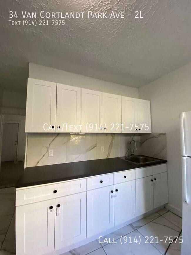 Building Photo - 34 Van Cortlandt Park Ave