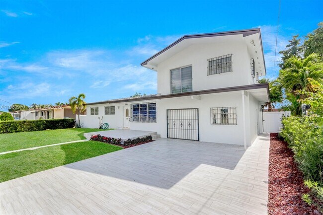 Building Photo - 980 W 45th Pl