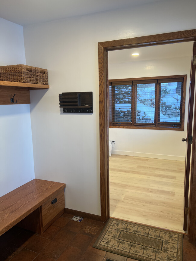Entry - 4051 Sheridan Ave S
