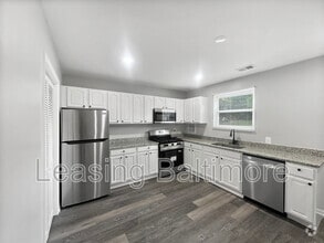 Building Photo - 4344 Roberton Ave