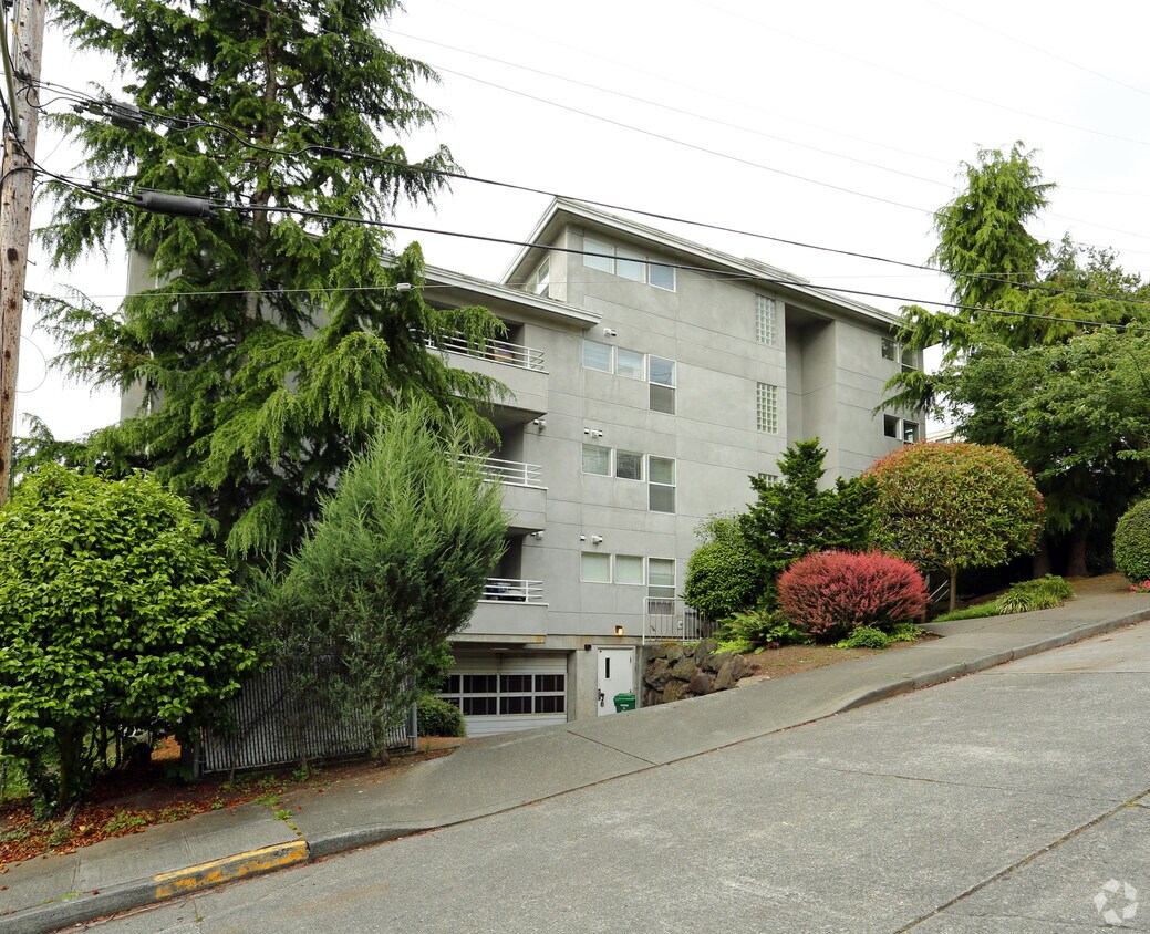 Building Photo - Boston West Apartments