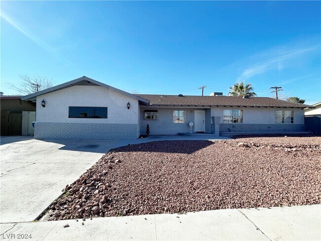 Building Photo - 2100 Las Flores St