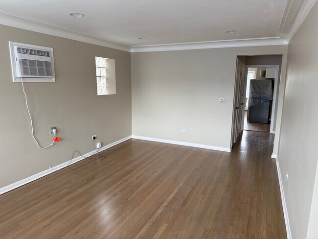 Foto del edificio - 5913 W Addison St