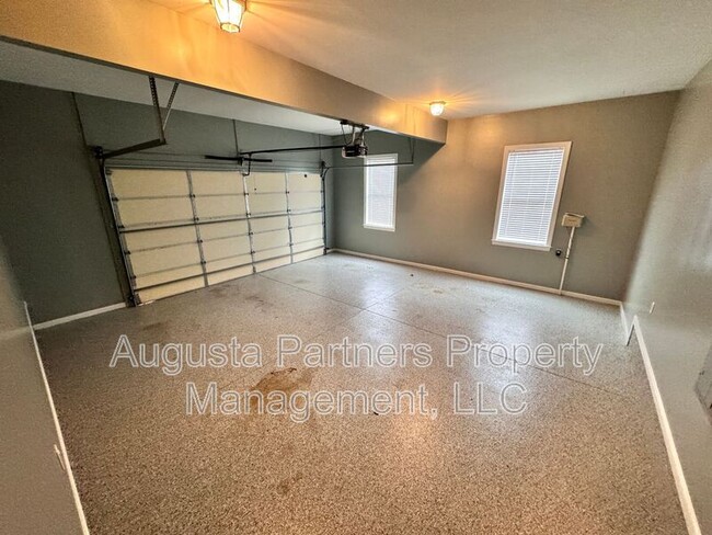 Building Photo - 1408 Knob Hill Cir