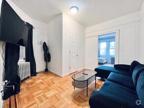 Building Photo - Furnished room/NOT APARTMENT