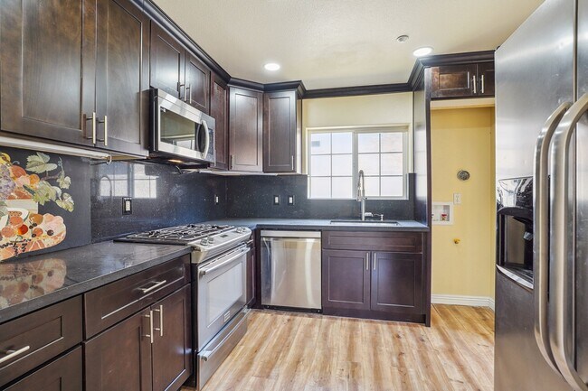 Foto del edificio - 5248 N Gareloch Ave