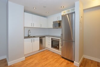 Building Photo - 230 Oak St