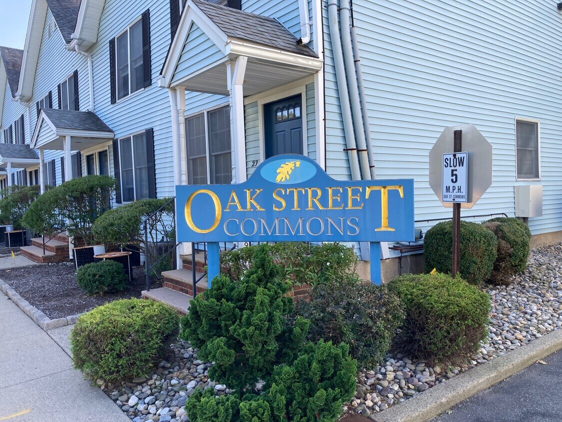 Primary Photo - 17 Oak St