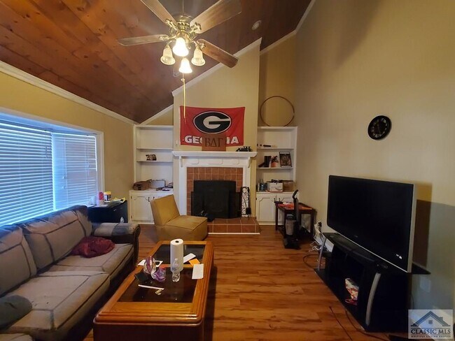 Building Photo - 214 Eaglewood Ct